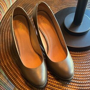 Leather Pewter Round-Toe - Comfortable Everyday Pumps